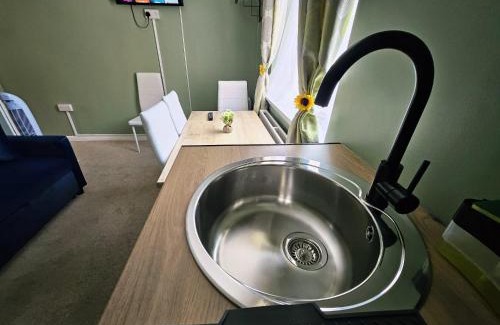 Southsea Apartment | OceanNest-3 Bedroom Apartment free parking, EV 22kW