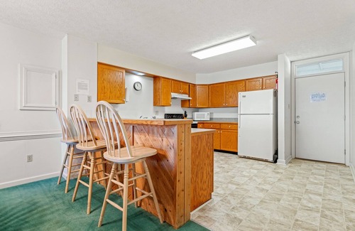 Kill Devil Hills Condo | Oceanside 2 Bedroom Condo at Golden Strand D3