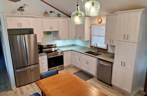 Kill Devil Hills House | Oceanside, 3 minute walk to the beach, hot tub, screened deck and rooftop deck.