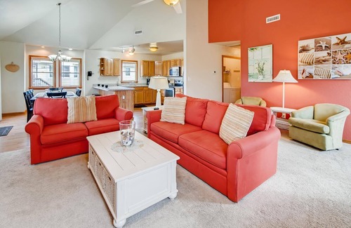 Waves House | Oceanside Beach House w/Hot Tub, Game Room, Outdoor Games, Close to the Beach!