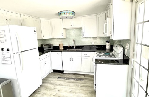 Peahala Park House | Oceanside Charm! n2025 UPDATE! BRAND NEW CENTRAL AC AND ANDERSON WINDOWS!