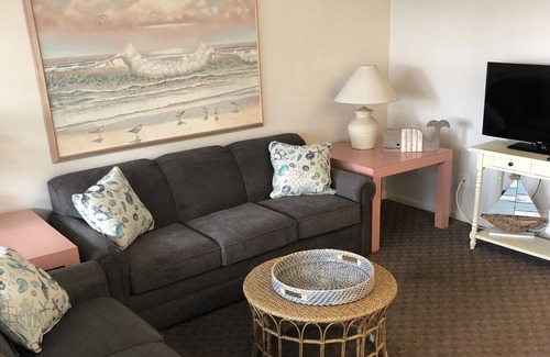 North End Condo | Oceanside Condo at Beach & Boardwalk w/Parking