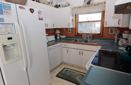 Carolina Dunes House | Oceanside, Dogs Welcome, Easy walk to the Beach, CD12, Marsh Rose Cottage