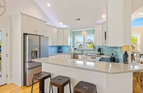 Duck House | Oceanside Duck Retreat w Pool, Spa, Mins to Beach!