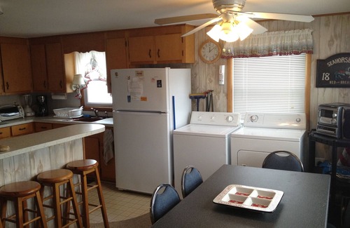 Beach Haven Park Apartment | Oceanside Duplex-7 Homes to Beach (2nd Floor Only) Weekly Rental Only