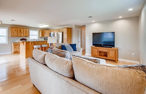 Salvo House | Oceanside Home in Salvo w/Hot Tub, Grill, and Screen Porch. Let Your Soulshine!