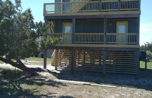 South Nags Head House | OCEANSIDE PRIVATE STREET WITH AMAZING OCEAN VIEWS! JUST STEPS FROM THE BEACH!