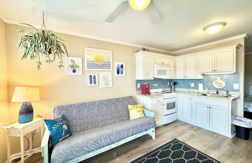 Atlantic Beach Condo | Oceanside Studio 400 Mbps WiFi Kitchen BBQ Grills