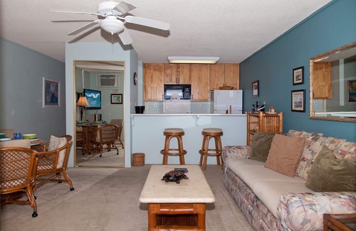 Historic Kailua Village Condo | Oceanview 1BR- Top Floor Elevator access - see video tour -WiFi and free calling