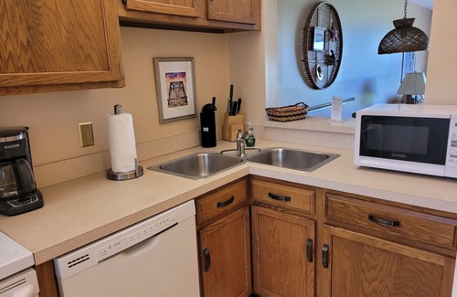 Crescent Beach Condo | Oceanview 2 Bedroom Townhouse Summerhouse 250