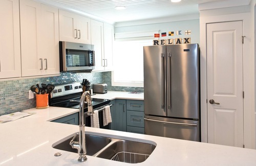 Crescent Beach Condo | Oceanview 2 Bedroom Flat Summerhouse Unit 449