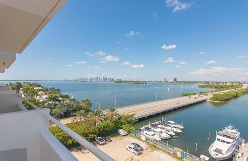 North Bay Village Apartment | OceanView Balcony apt in North Bay Village Parking