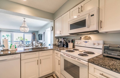 Oceanmarsh Subdivision Condo | Oceanview Condo on Harbor Island: 2BR, Pool Views, Beach Access, & Family Amenities!