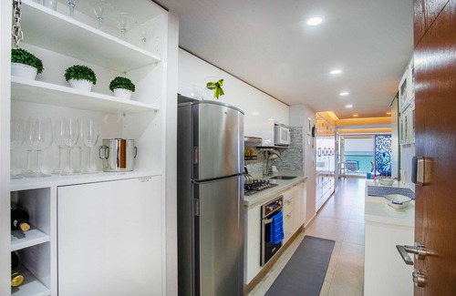 Las Glorias Condo | Oceanview Escape w/Gym & Hot-tub