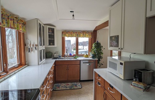 Peaks Island Cottage | Oceanview, Handicap Friendly, Dogs & Babies Welcome. Watch the Seashore parade!