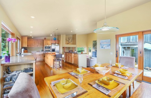 Sea Ranch House | Oceanview home with hot tub, deck, fireplace