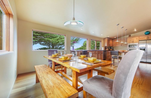 Sea Ranch House | Oceanview home with hot tub, deck, fireplace