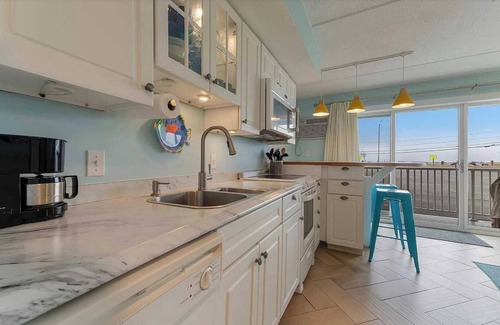 Hampton Apartment | Oceanview Retreat Sum
