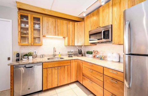 Kihei Condo | Oceanview Retreat | Walk to Beach & Restaurants