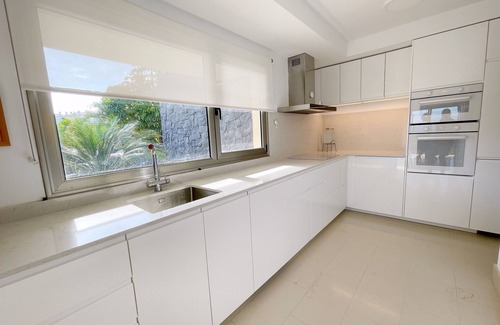 Complejo turistico Amarilla Golf Villa | Oceanview sea front Villa Casa de Nava with heated pool