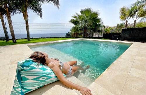 Complejo turistico Amarilla Golf Villa | Oceanview sea front Villa Casa de Nava with heated pool