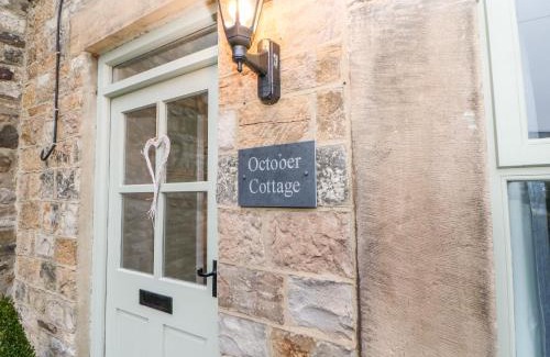 Barnard Castle House | October Cottage