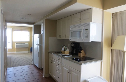 The Point Resort | October Newport Inn on Long Wharf, Waterfront Unit