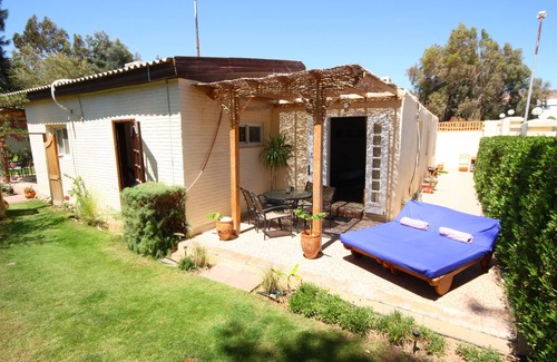 Dahab Apartment | Octopus Apartment With Jacuzzi Pool, Wifi, BBQ And Sunbeds. Beach 3 mins walk.
