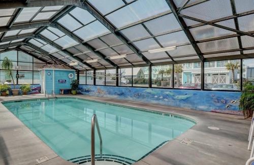 Wilmington Beach Apartment | Octopus Garden 1BR, King Bed, Indoor & Outdoor Pool