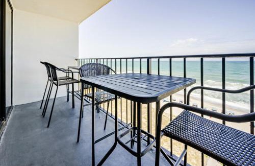 Wilmington Beach Apartment | Octopus Garden 1BR, King Bed, Indoor & Outdoor Pool