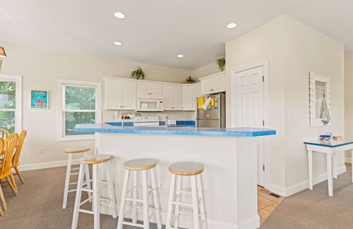 Ocean Sands House | Octopus's Garden: Large Private Pool & Hot Tub, Walk to Beach