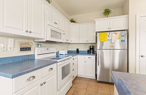 Ocean Sands House | Octopus's Garden: Large Private Pool & Hot Tub, Walk to Beach