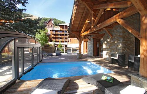 Les Deux Alpes Ski Chalet | Odalys Chalet Le Renard Lodge