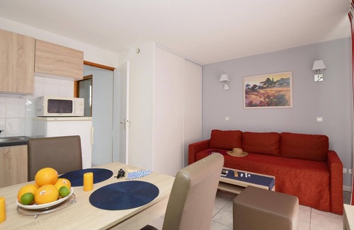 Salavas Apartment | Odalys Référence Les Hauts de Salavas by Interhome