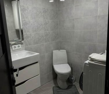 Jasienow House | Odessa Apartments free parking