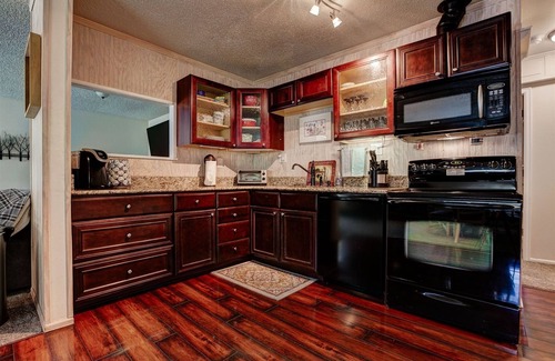 Estes Park House | Odins House has it All, Fire Table, Patio, Pets Welcome