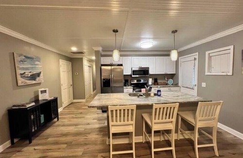 Saint Simons Island House | ♥ of SSI Bungalow 2, Quick walk to beach and food ☼