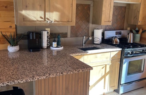 Hildale Cabin | Off-Grid Cabin, hiking trails nearby and minutes away from a local brewery!n