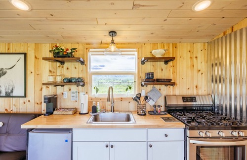 Whitehall Other | Off-grid farm stay with spectacular mountain views!