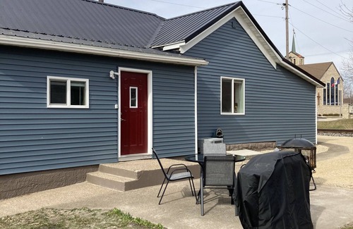 Guttenberg House | Off season SPECIAL! Prices are slashed! 2bd-1barh with outdoor covered tv area