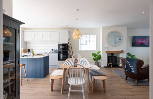 Rhosneigr House | Off the Hook - A 3 bed, pet-friendly Anglesey holiday home
