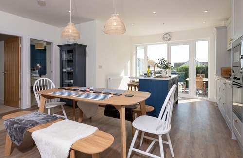 Rhosneigr House | Off the Hook - A 3 bed, pet-friendly Anglesey holiday home