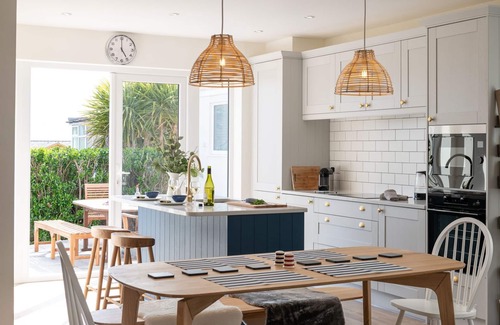 Rhosneigr House | Off the Hook - A 3 bed, pet-friendly Anglesey holiday home