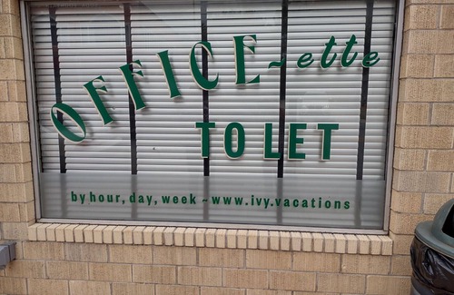 Mountain View Bed & Breakfast | Office-Ette~For Let (short term rental office)
