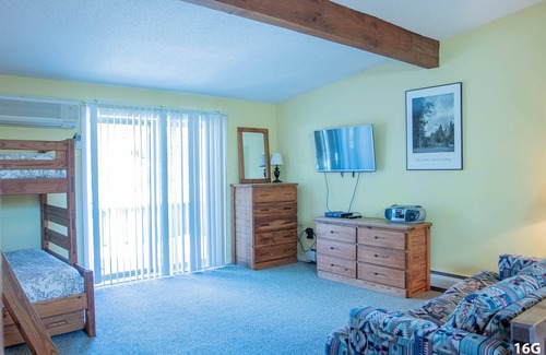 Bartlett Condo | Official Seasons RMC Condo 16G - 2 bedrooms + loft - sleeps 9 - Dog Fees