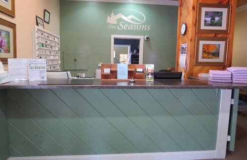 Bartlett Condo | Official Seasons RMC Condo 16G - 2 bedrooms + loft - sleeps 9 - Dog Fees