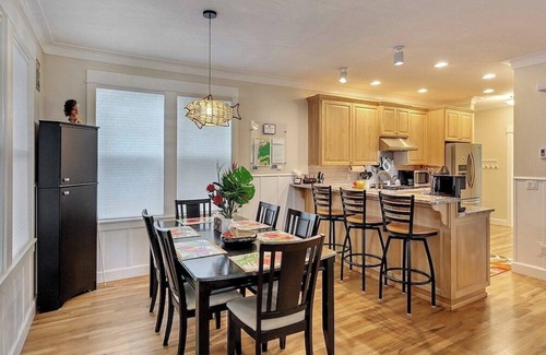 Lincoln City House | Ohana Beach Park- Pet Friendly Fenced Yard Hot Tub
