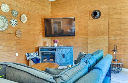 Sycamore Valley House | Ohio Hunters Cabin with Pond Access Pets Welcome!