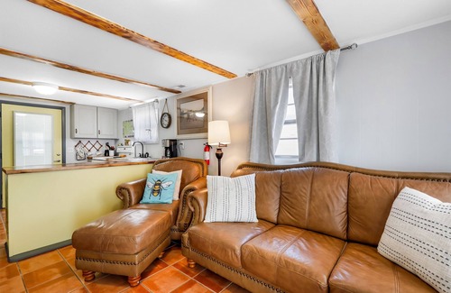 Ocean Isle Beach House | OIBee Hive - Cute 1970s Beach Cottage 2mi to Beach
