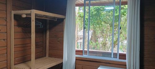 Paranagua House | Oka do Mar Hospedaria - Suíte com varanda na Ilha do Mel - Nova Brasília